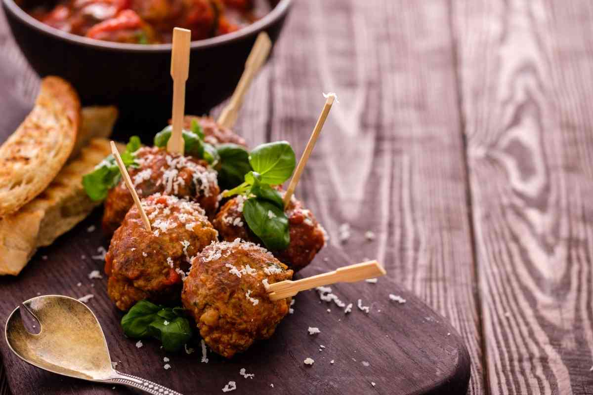 How Long Do You Bake Meatballs? (At 350, 375, 400, 450°F)