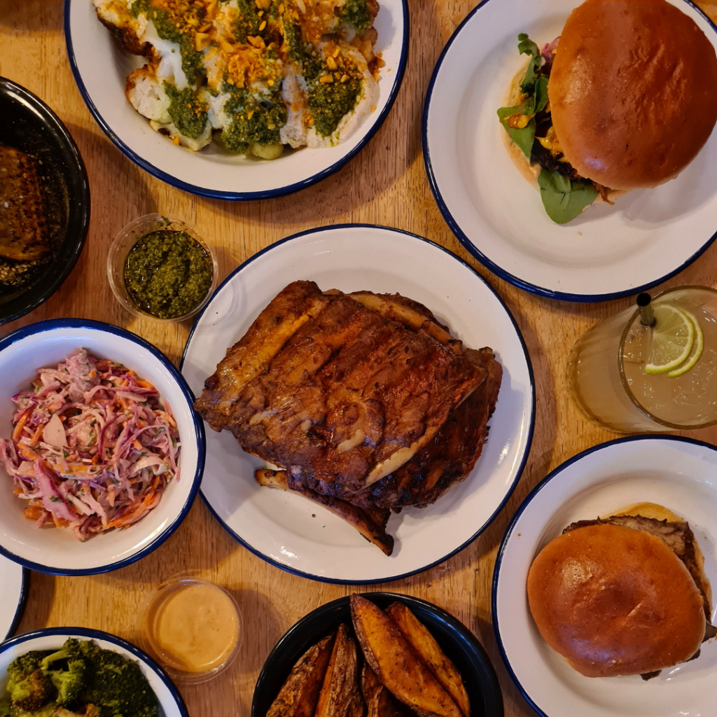 Hotspot Jack's BBQ Shack voor vlees, BBQ en bourbonliefhebbers.