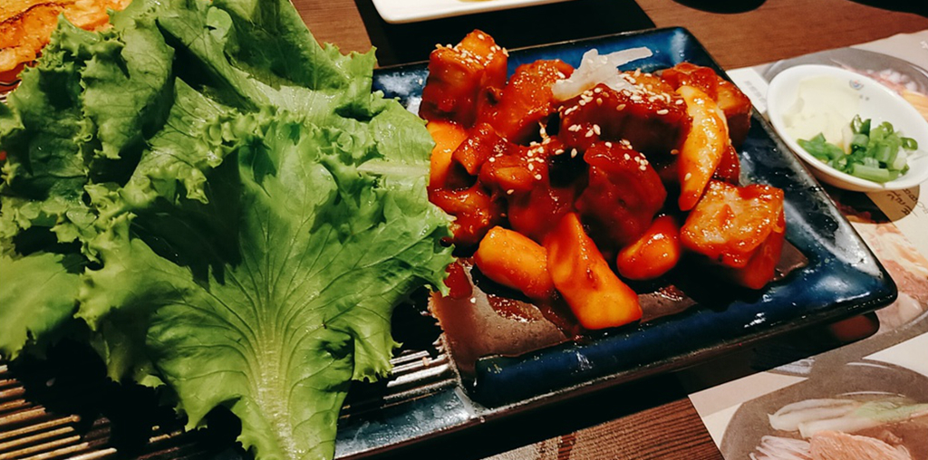 台南東區美食》道地的韓國品牌－涓豆腐북창동순두부台南南紡店/神仙霜降雪濃湯/鴨賞石鍋飯/御膳碳燒豬腳/綜合海鮮煎餅/韓式起司烘蛋捲/可使用振興劵