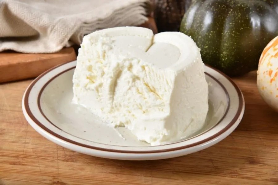 Ricotta VS Cream Cheese 3 Differences & How To Substitute Them