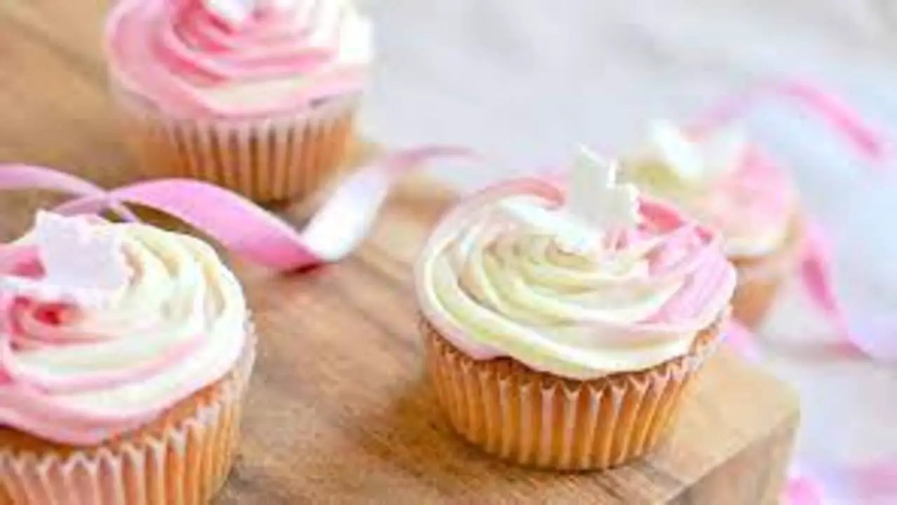 Preparing Yankee Doodle Frosting