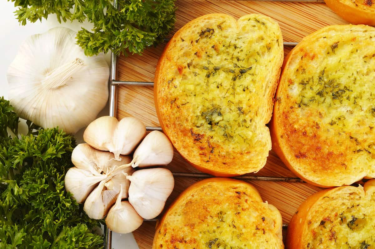 How To Cook Frozen Garlic Bread In An Air Fryer Foods Guy