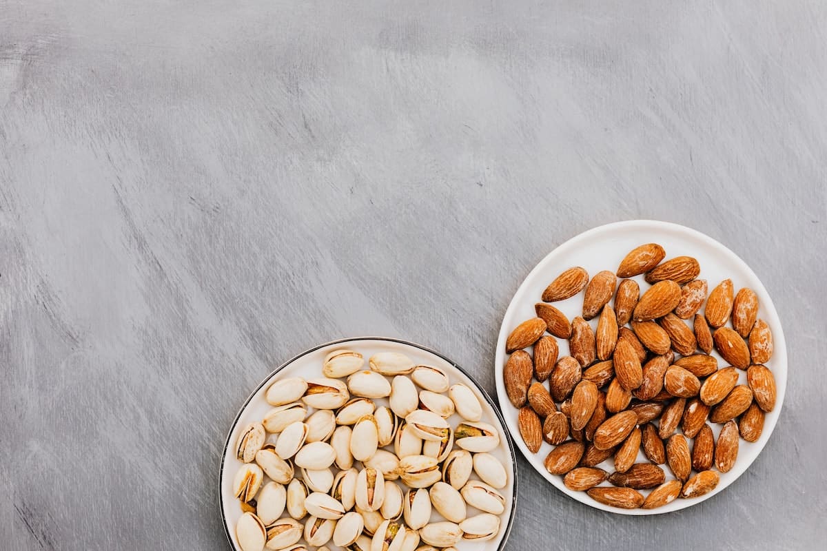 Pistachios Vs Almonds What's The Difference? Foods Guy