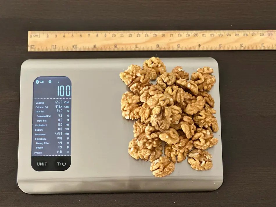 Walnut nutrition calories, carbs, GI, protein, fiber, fats