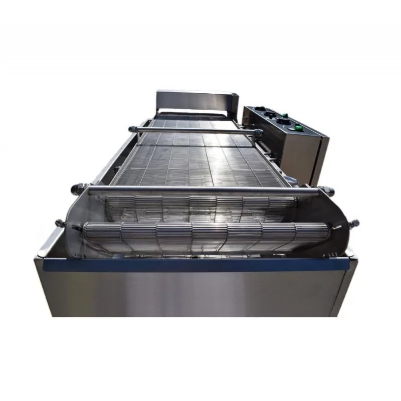 Industrial continuous fryer with two conveyors