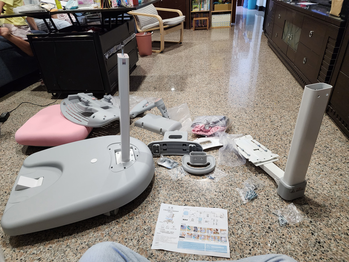 淘寶購物：學習型書桌與座椅之一