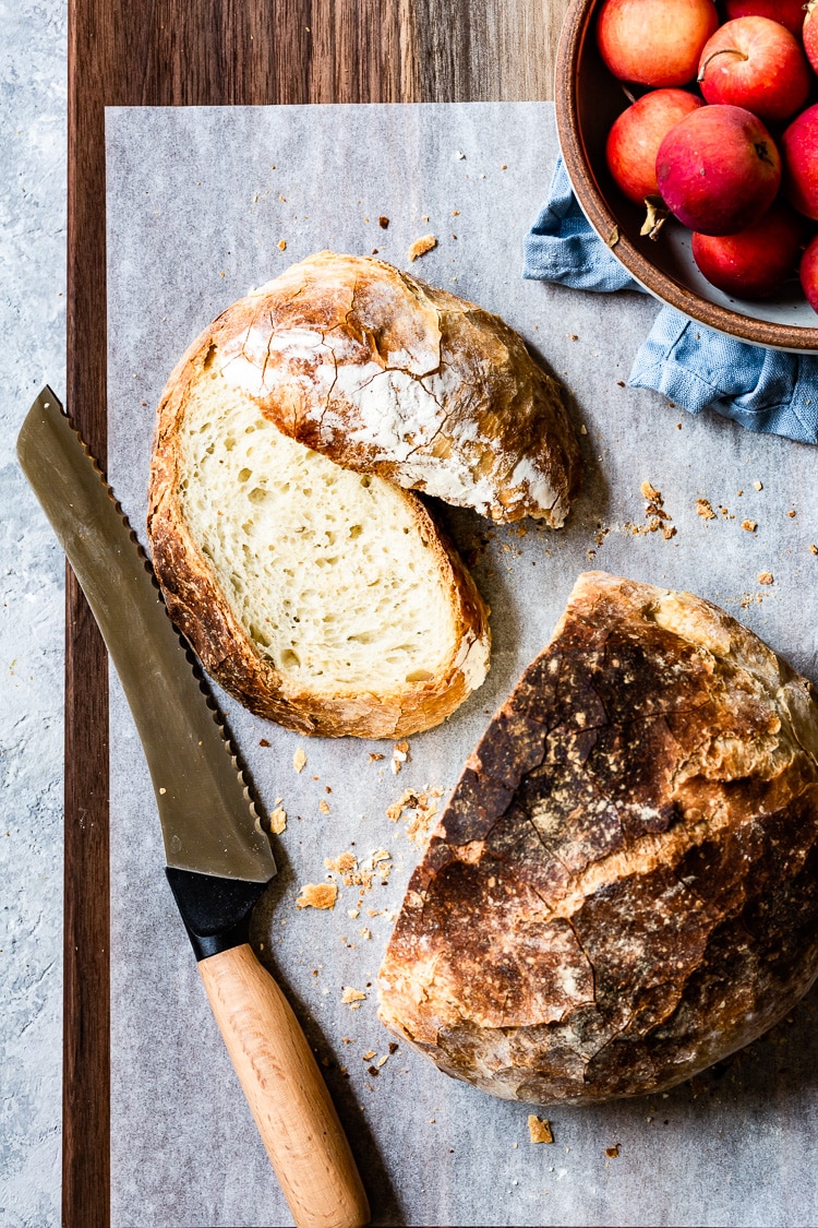 No Knead Artisan Bread Recipe (Crusty Bread in Dutch Oven