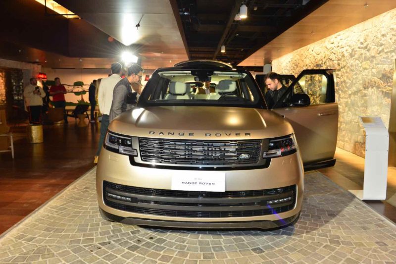Lançamento do Range Rover reúne convidados especiais Forbes