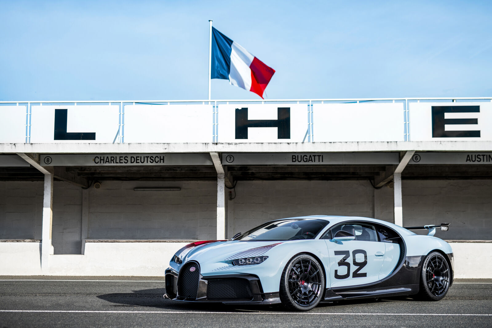 Bugatti presenta il primo gioiello 'su misura' Chiron Pur Sport Grand Prix
