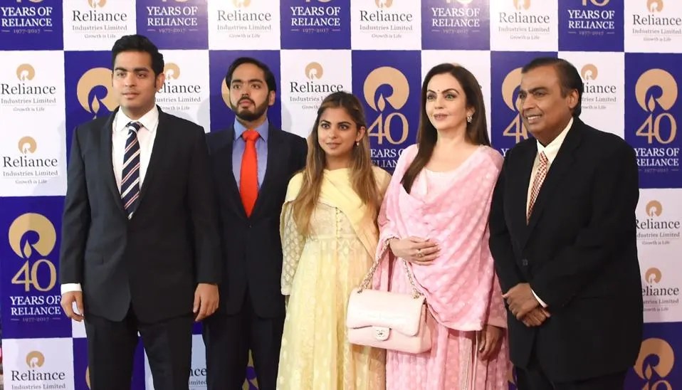 Mukesh Ambani sắp chuyển giao quyền điều hành Reliance Industries cho