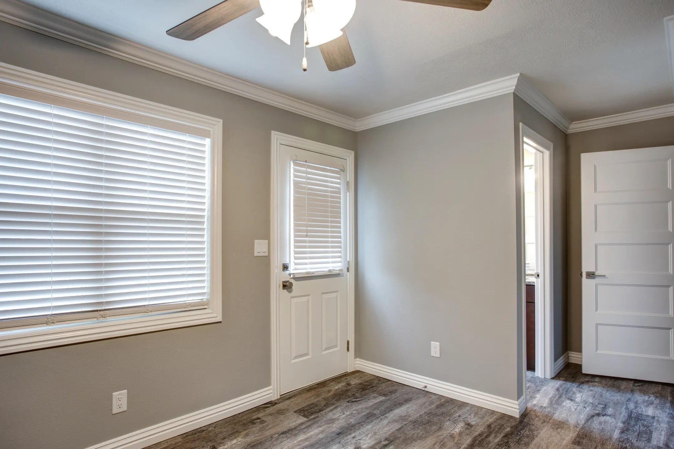 Forest Park Townhomes Springfield, MO Newly Remodeled Apartments for Rent. Perfect for College