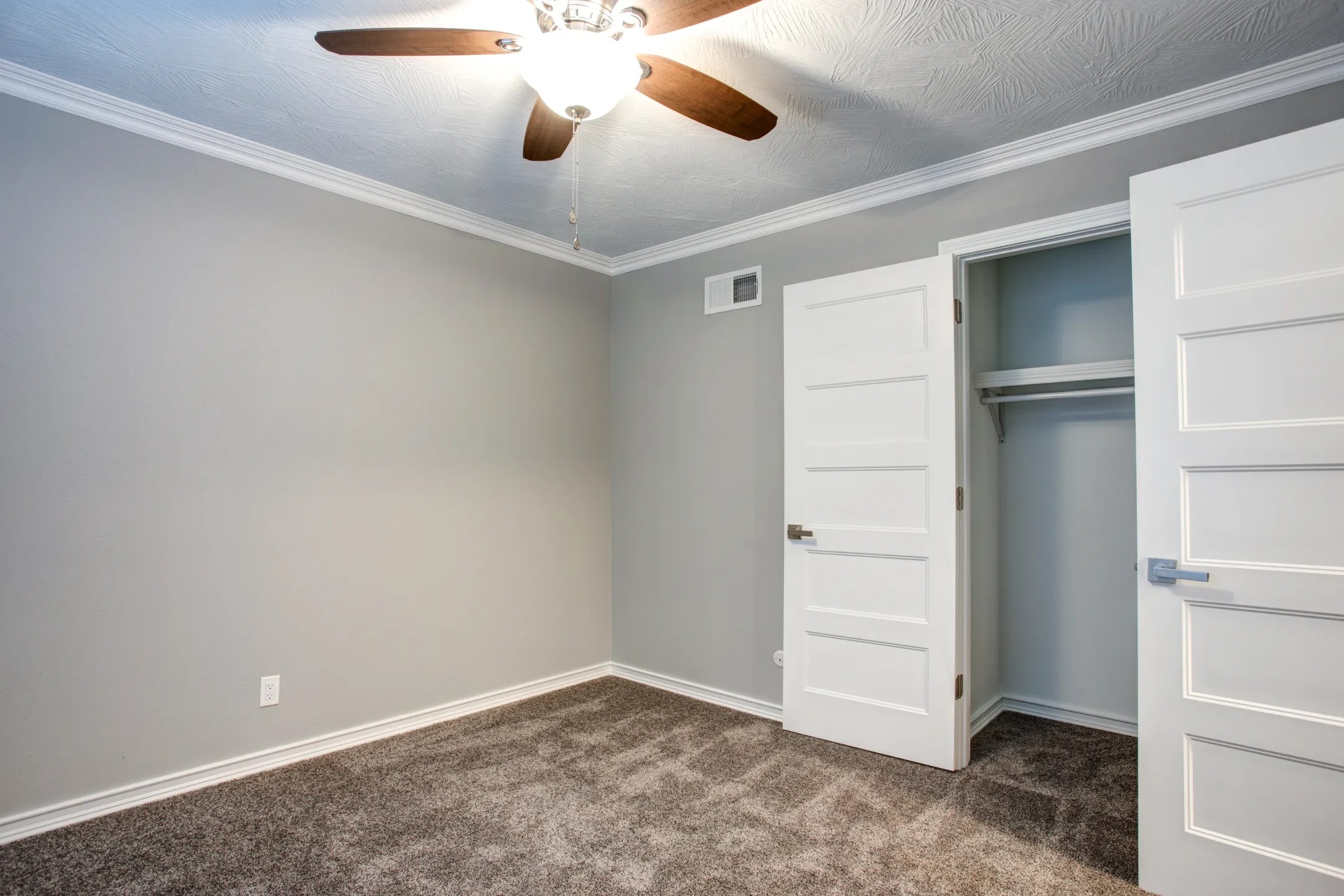 Forest Park Townhomes Springfield, MO Newly Remodeled Apartments for Rent. Perfect for College