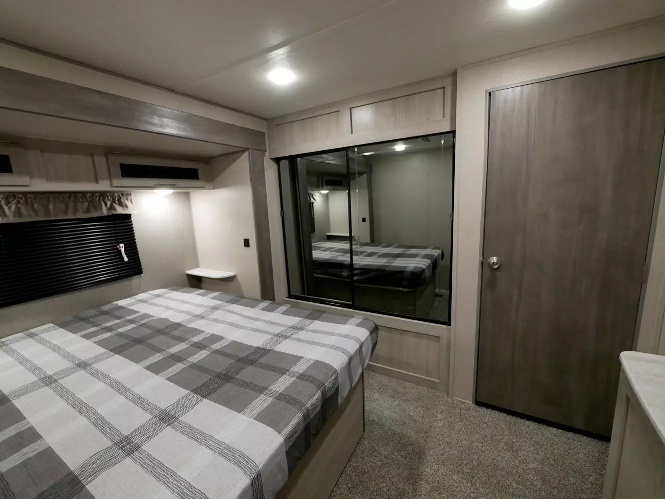 Aurora 34BHTS (2 Queen Beds) Forest River RV