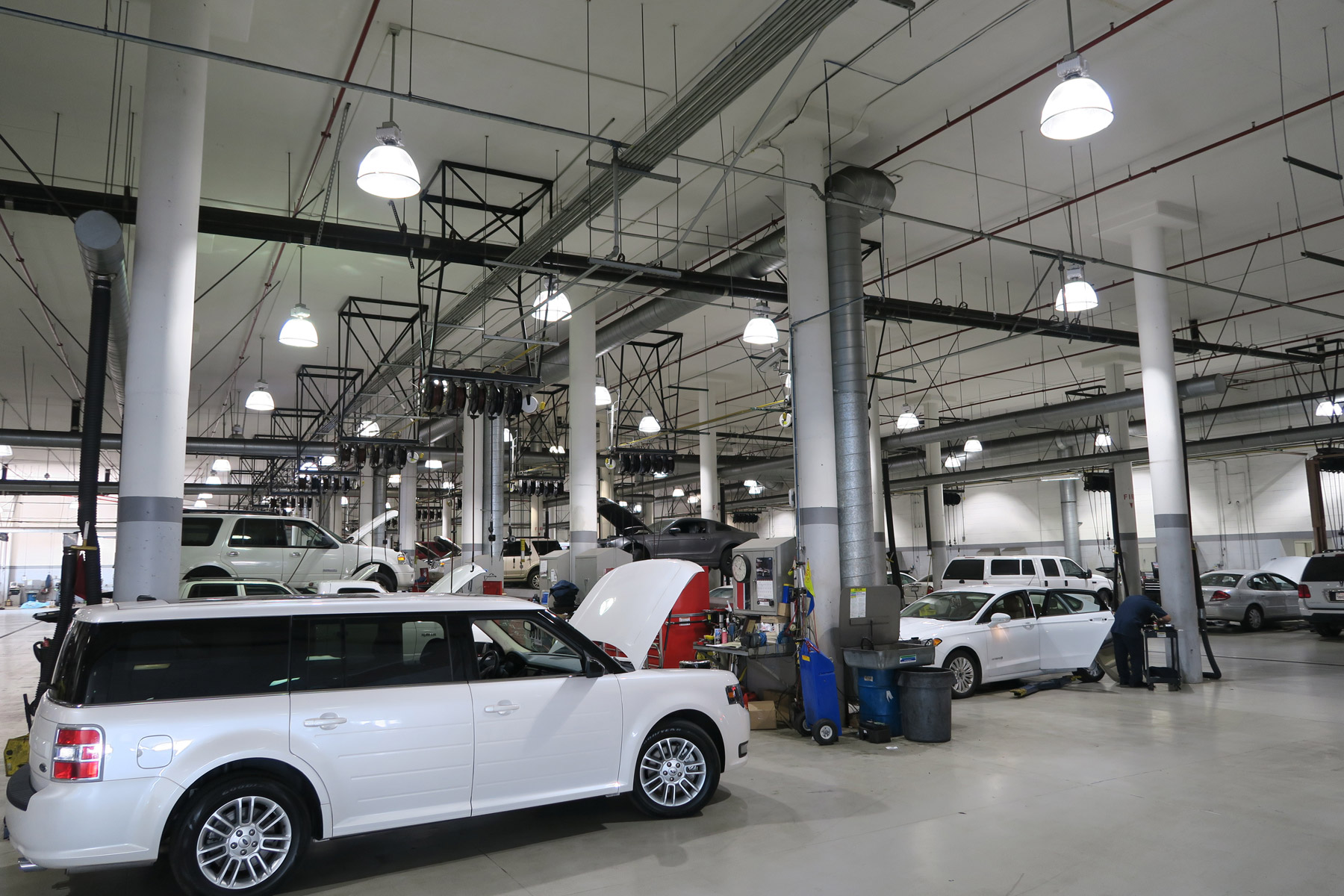 Auto Dealers LED Retrofit High Bay Lamps & Fixtures