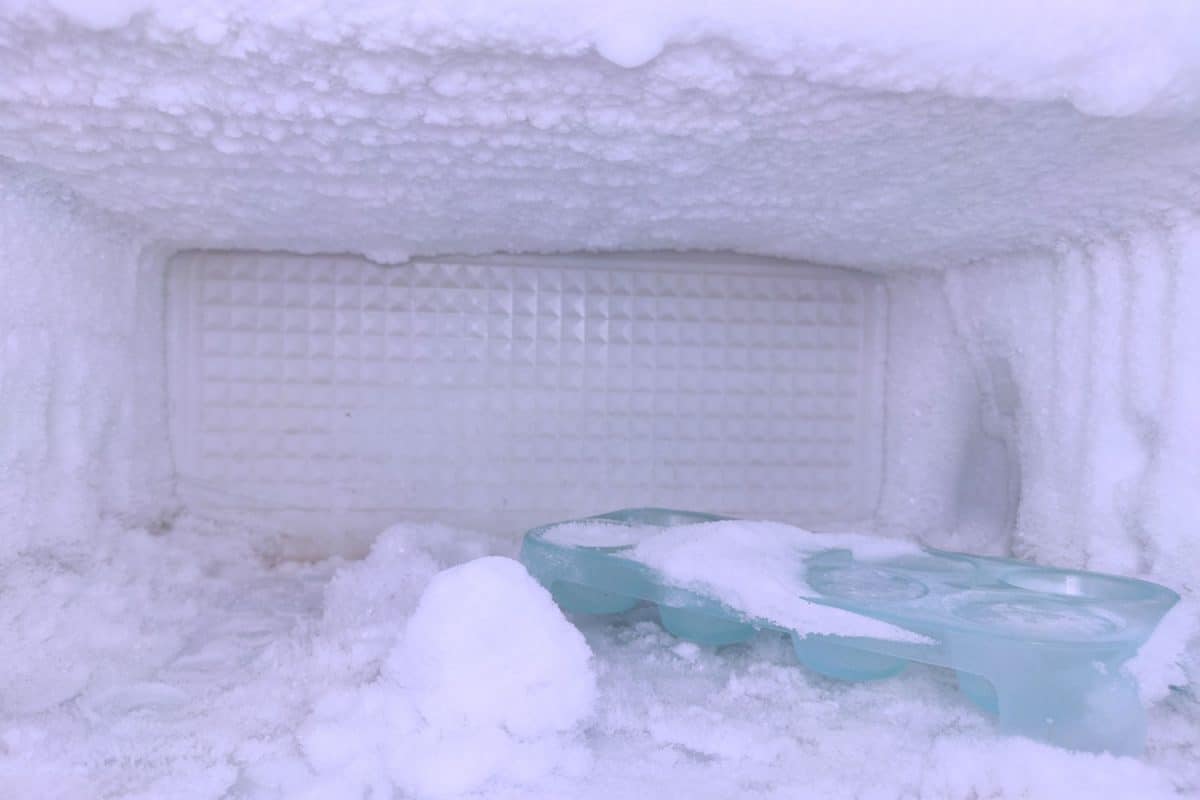 How Does Auto Defrost Work on A Fridge Freezer?