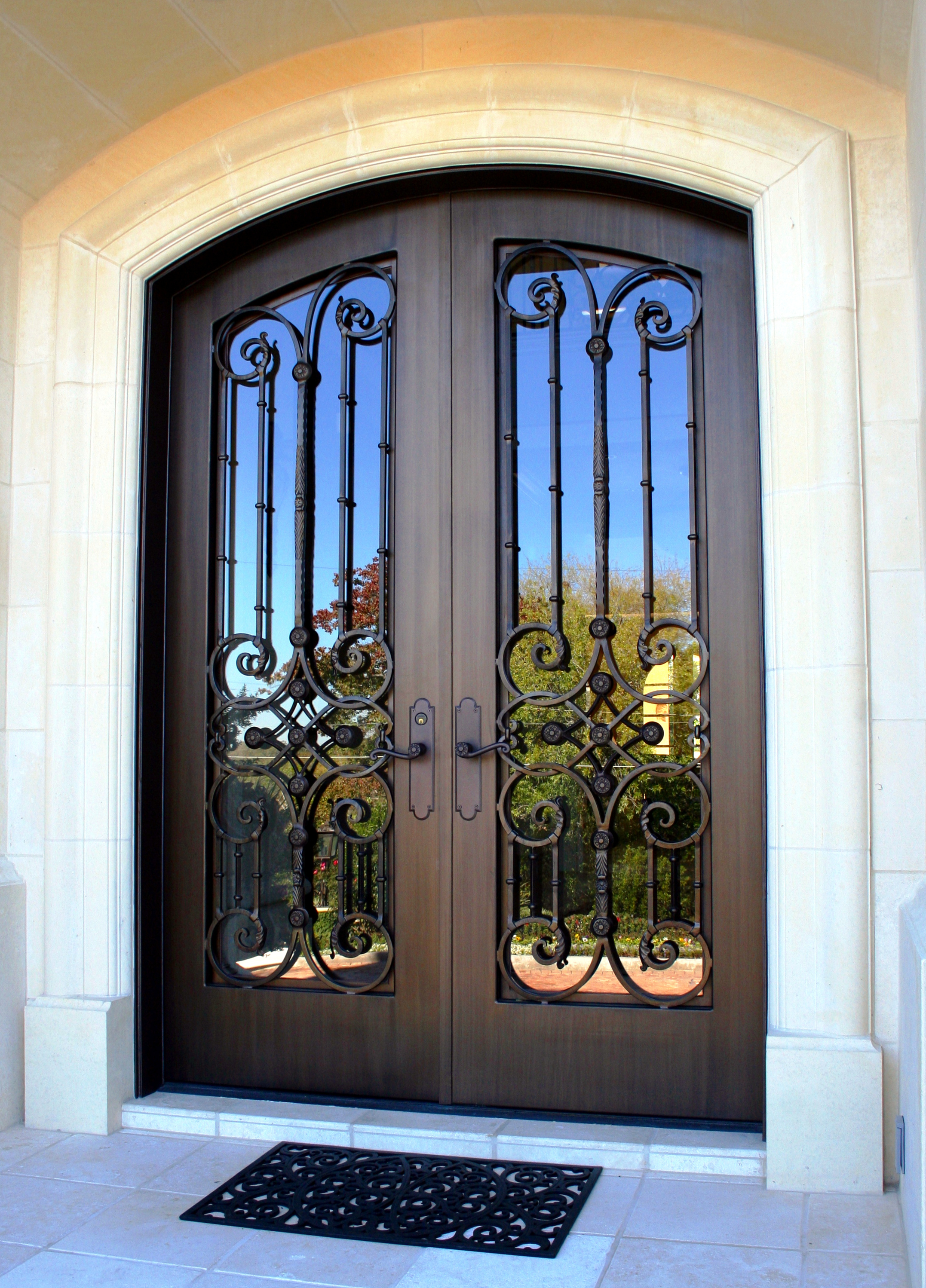 Sculpted Grand Entry Doors Oaks