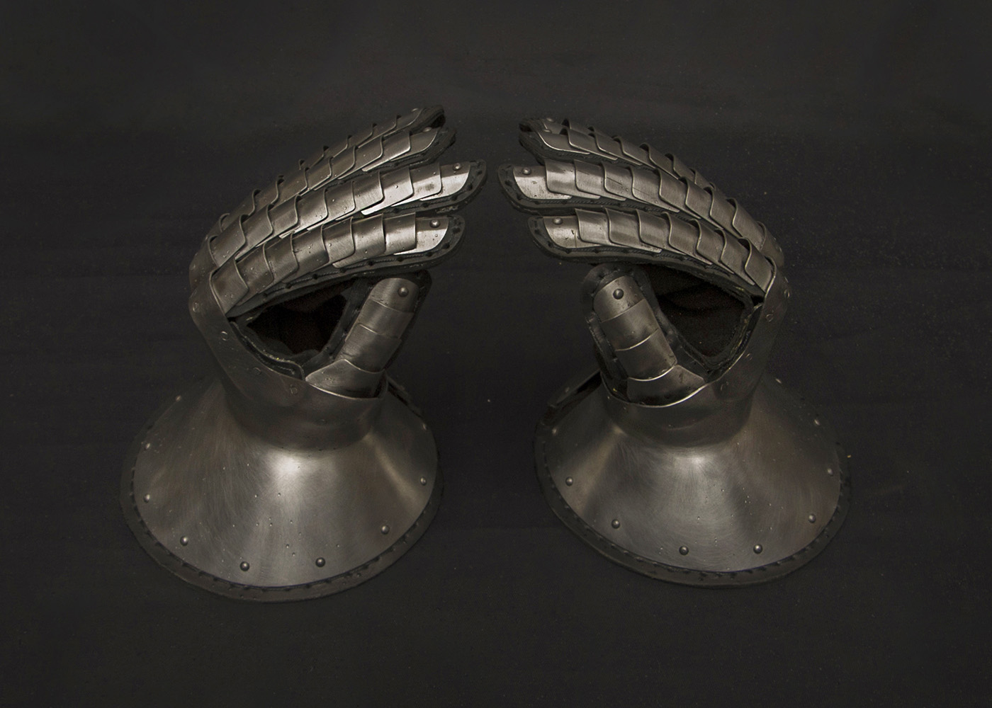 » Steel Gauntlets