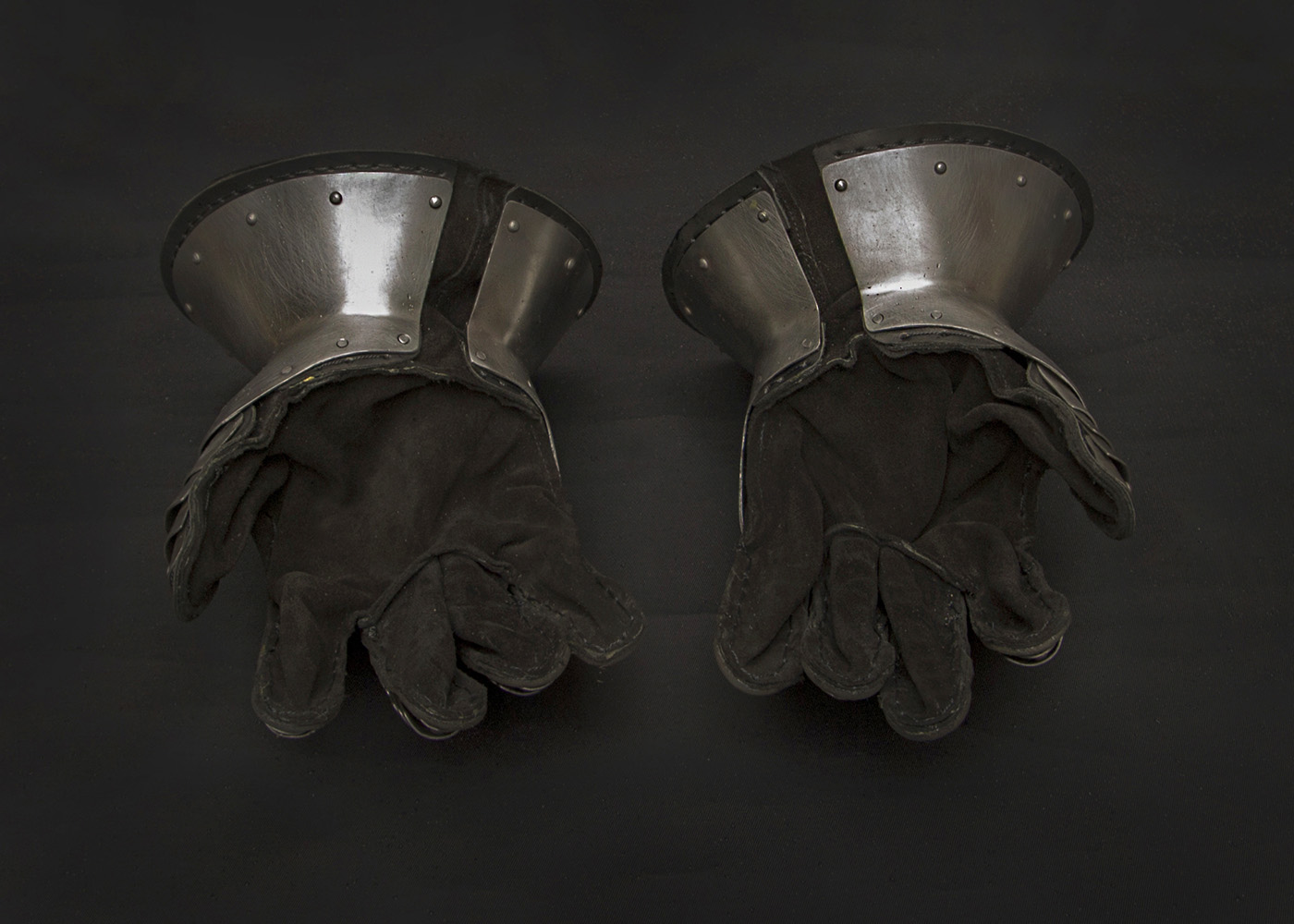 » Steel Gauntlets