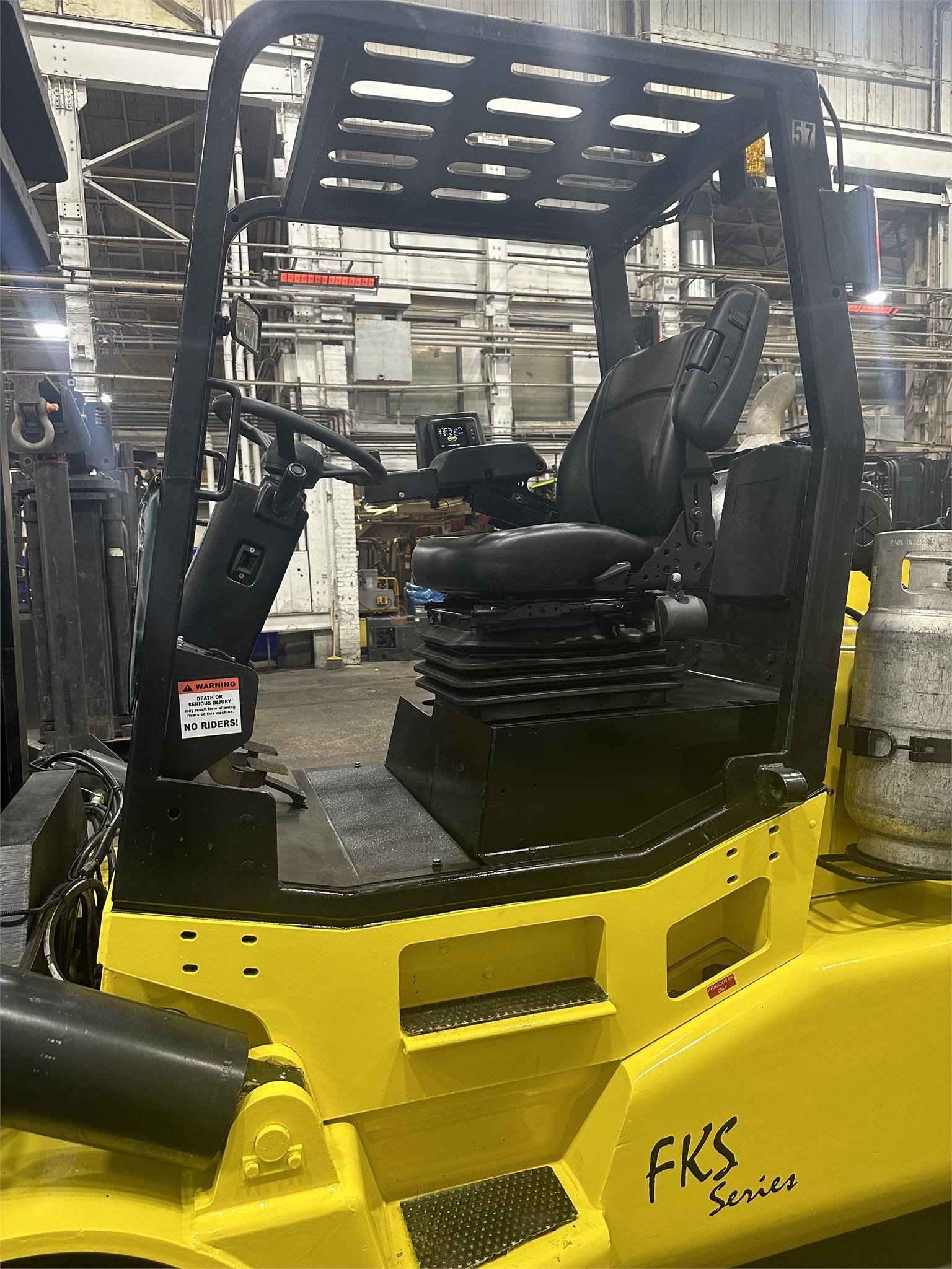 2001 HOIST F400 Forklift Exchange, Inc.