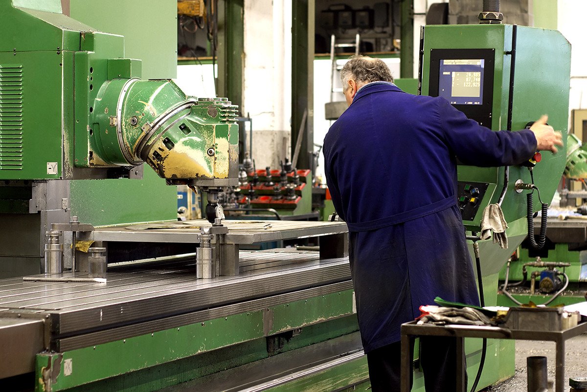 How to Prevent Injuries at a Manufacturing Facility Formaspace