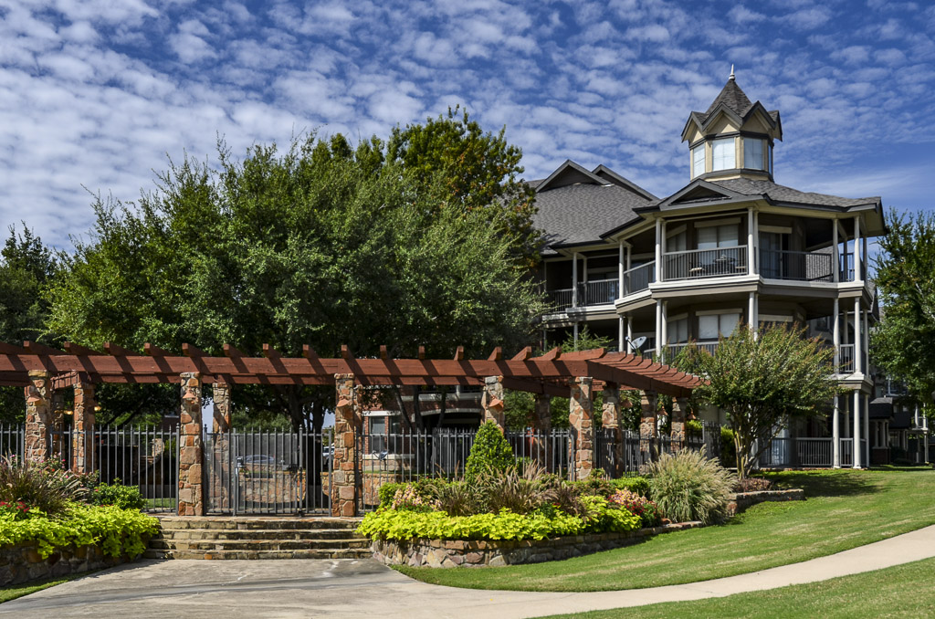 Firestone Apartments Architecture in Fort Worth