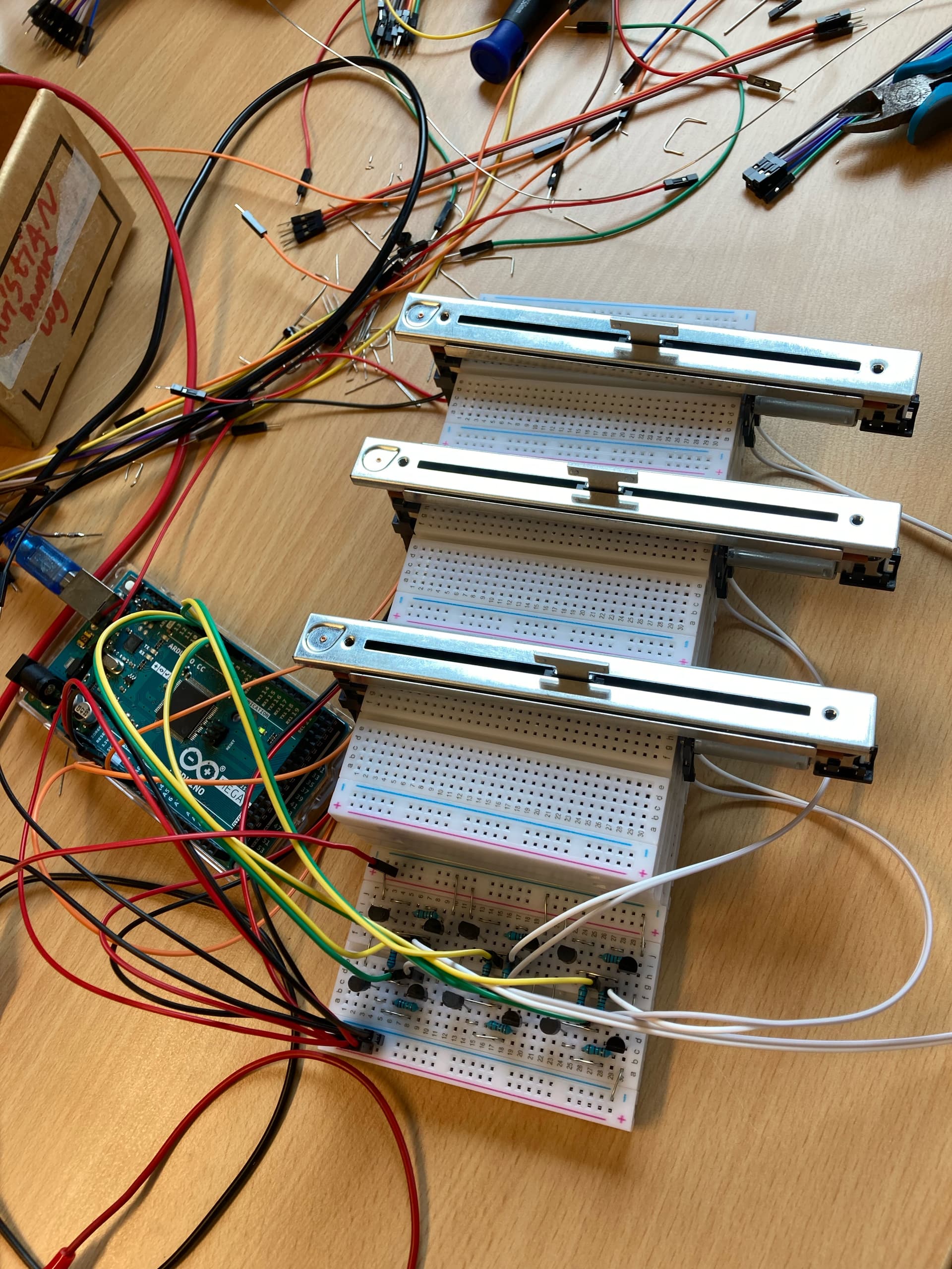 Motorized fader won't stop where it is supposed to Sensors Arduino