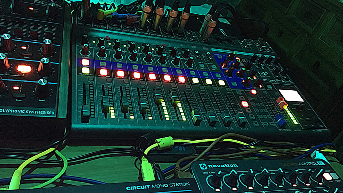 Zoom LiveTrak L12 Digital Mixer and Multitrack Recorder — Audiobus Forum