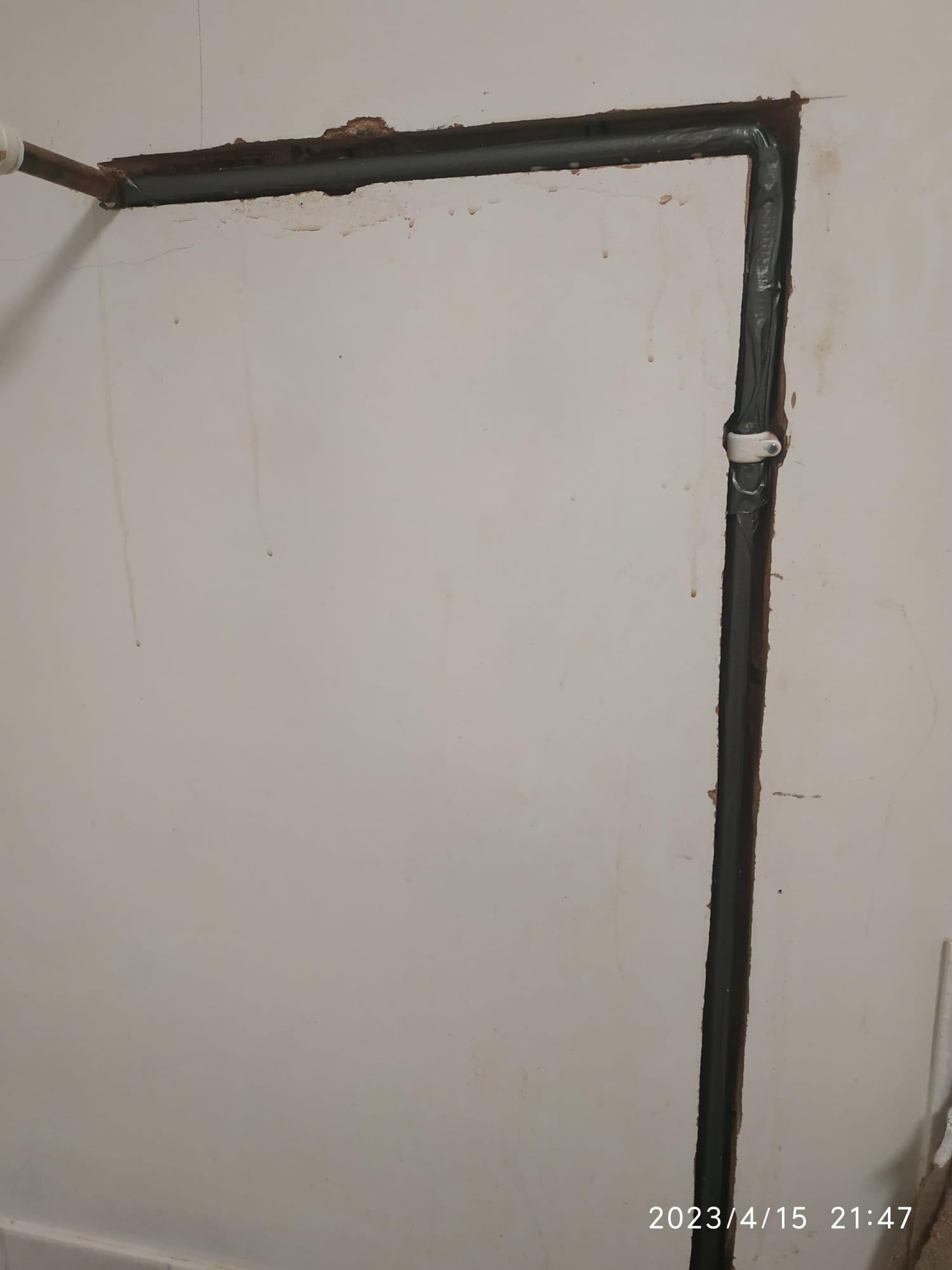 Copper pipe in the wall Plastering & Rendering