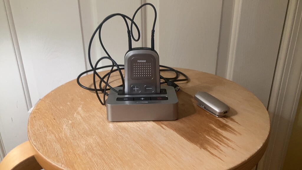 USA-Phonak ComPilot+remotemic for sale-$45 shipping included