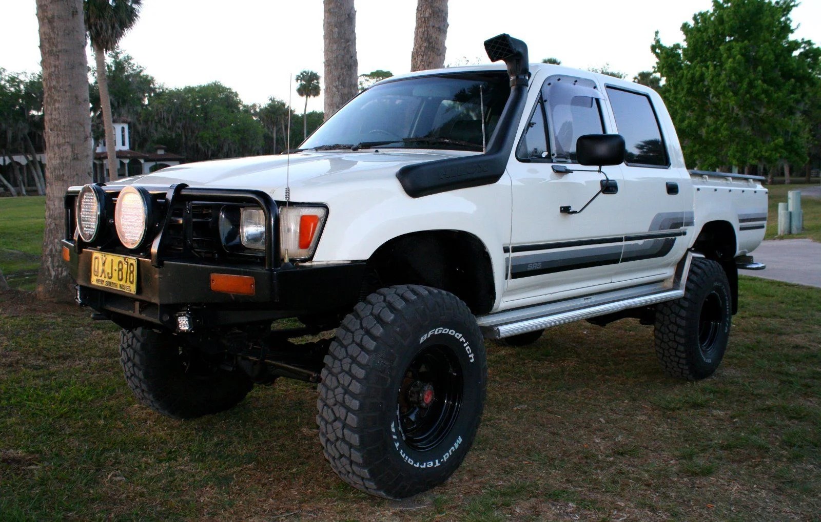 For Sale 1990 Toyota HILUX (turbo diesel) 4x4 crew cab