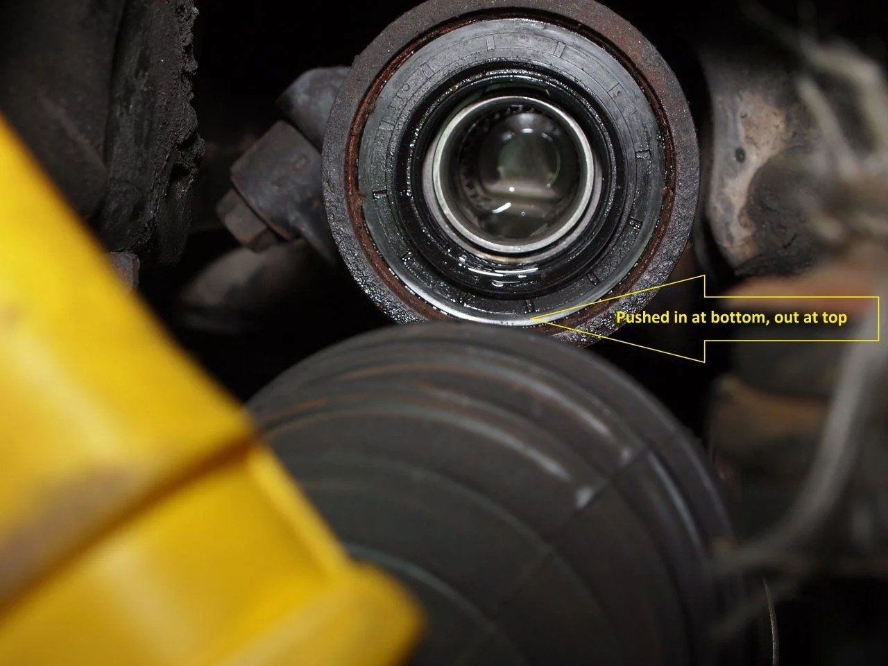 Front Drive Shaft / Differenial leak; Oil Seal & dust cover placement