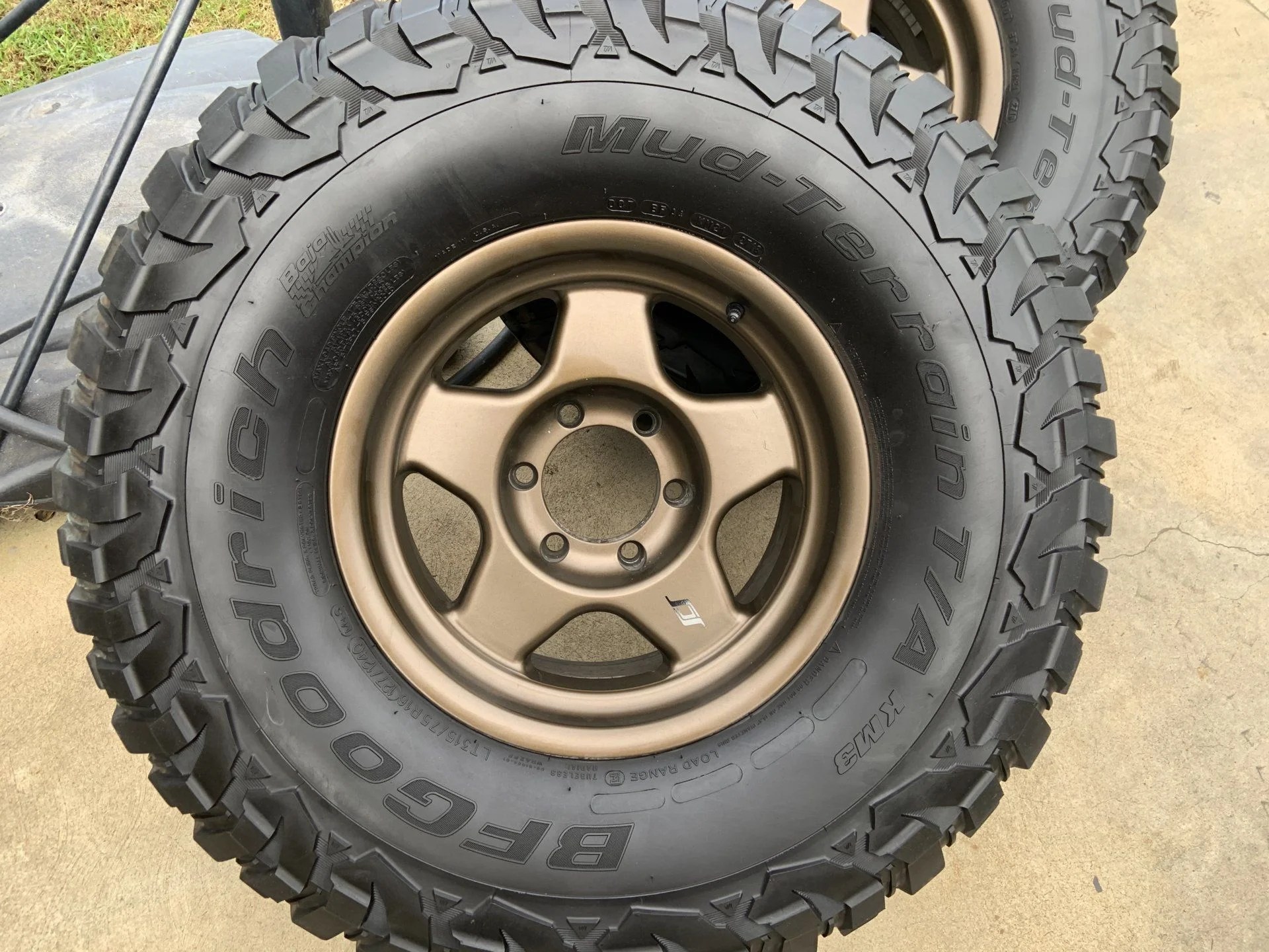 SOLD Los Angeles Ca. SCS F5 Bronze 315/75/16 KM3 ONLY 2,000 Miles on