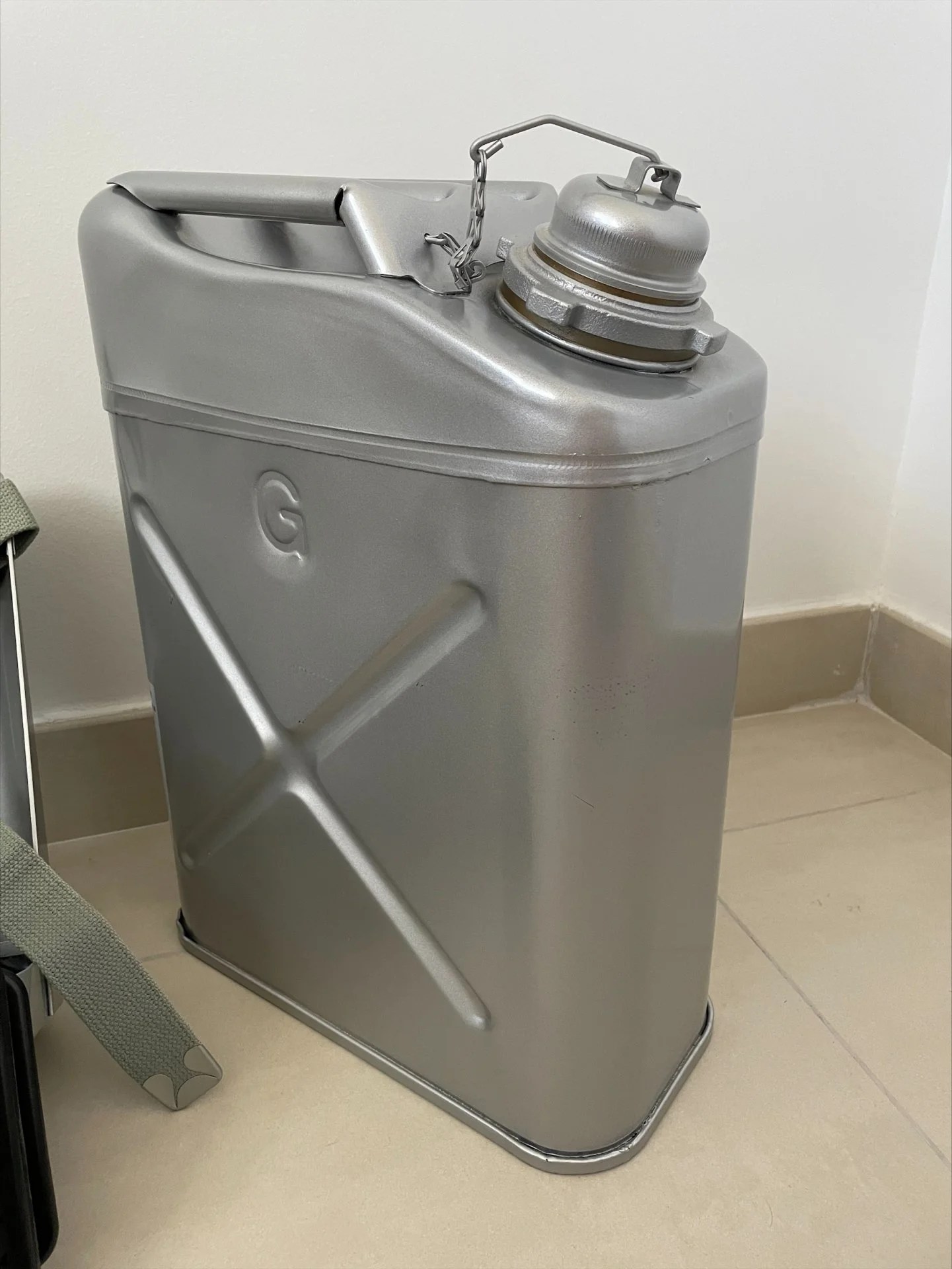 For Sale UAE Toyota OEM Jerry Can & Jerry Can Holder IH8MUD Forum