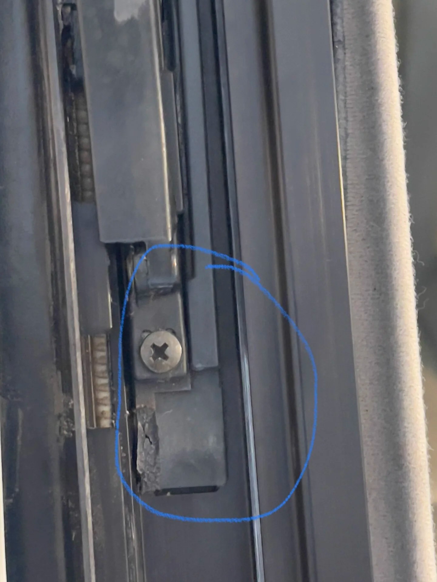 Identify Broken Plastic Piece on Sunroof Subassembly/Frame IH8MUD Forum