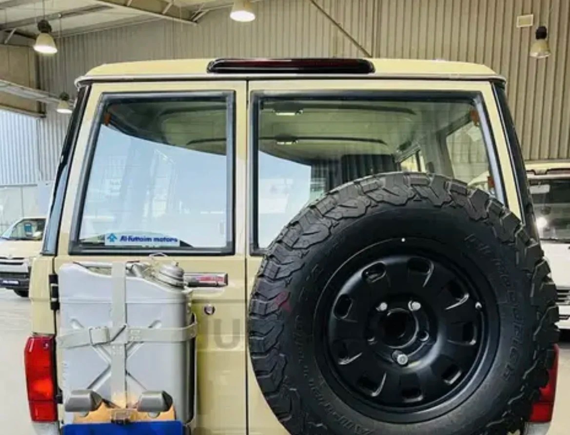 For Sale UAE Toyota OEM Jerry Can & Jerry Can Holder IH8MUD Forum