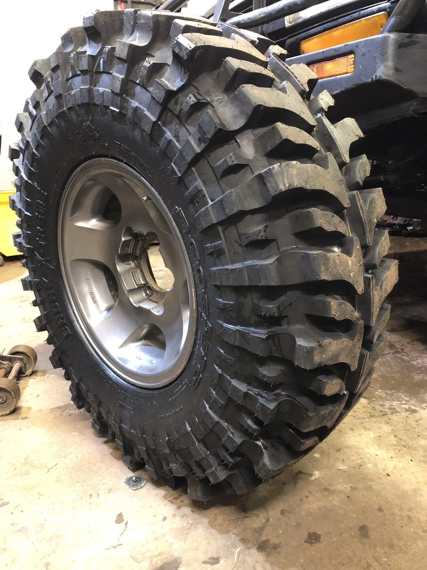 Accelera Badak Xtreme = radial bogger with center bar IH8MUD Forum