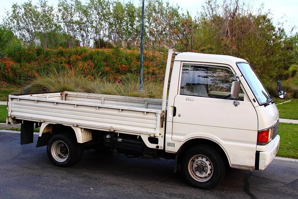For Sale 1987 4 CYLINDER DIESEL MAZDA BRAWNY PICKUP / 4X4 / AC / 5