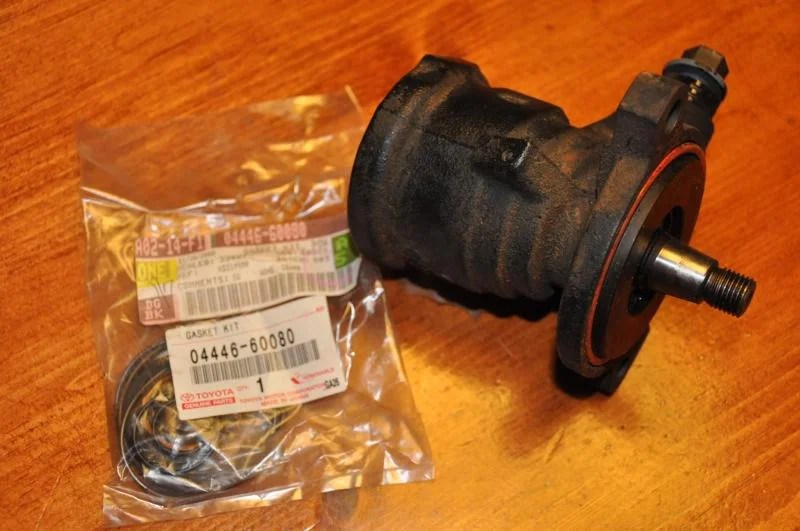 FZJ80 power steering pump & rebuild kit, plastic storage slot below