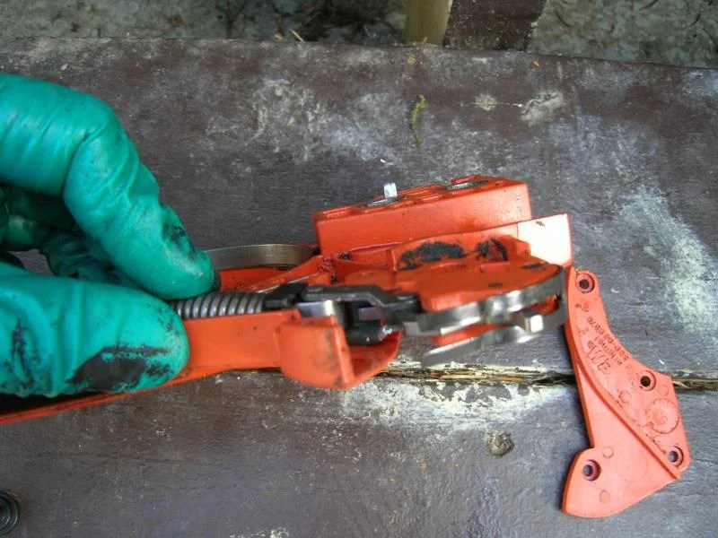 Resetting Chain Brake on Husqvarna 36 | IH8MUD Forum