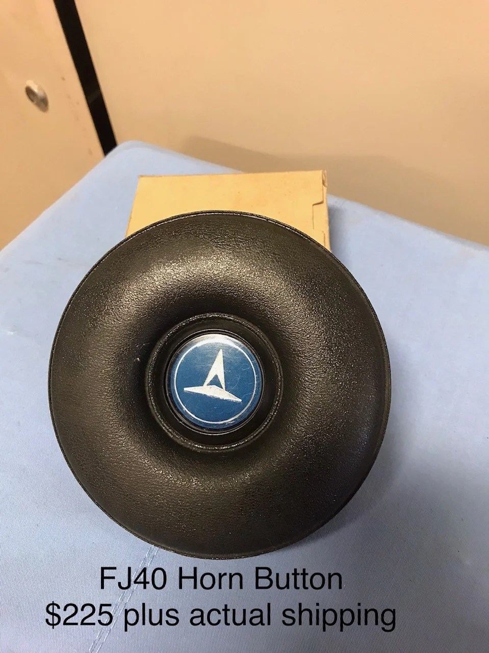 For Sale NY FJ40 HORN BUTTON w/MOUNTING SCREWS IH8MUD Forum