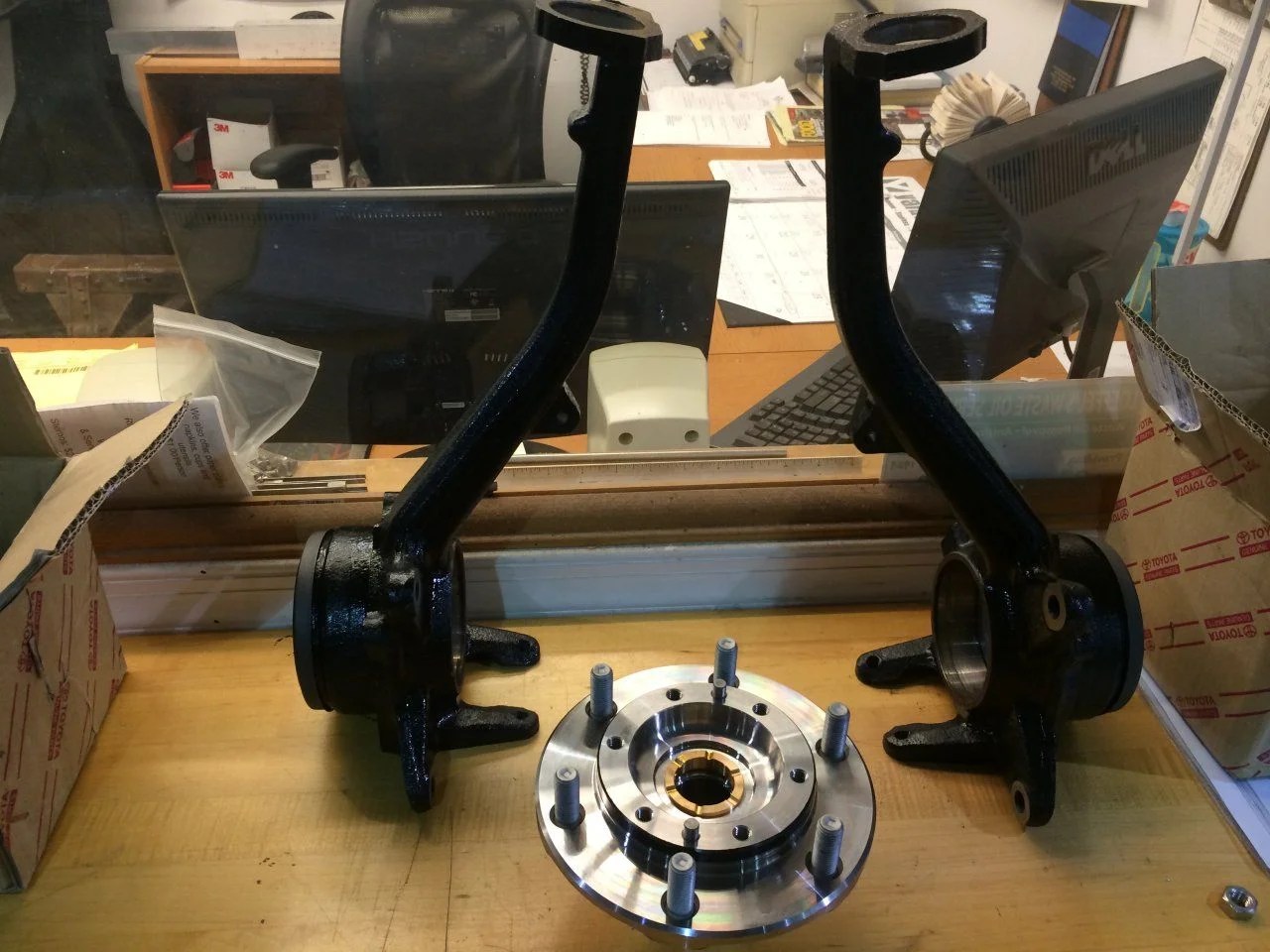 Manual locking hubs on it? stay tuned IH8MUD Forum