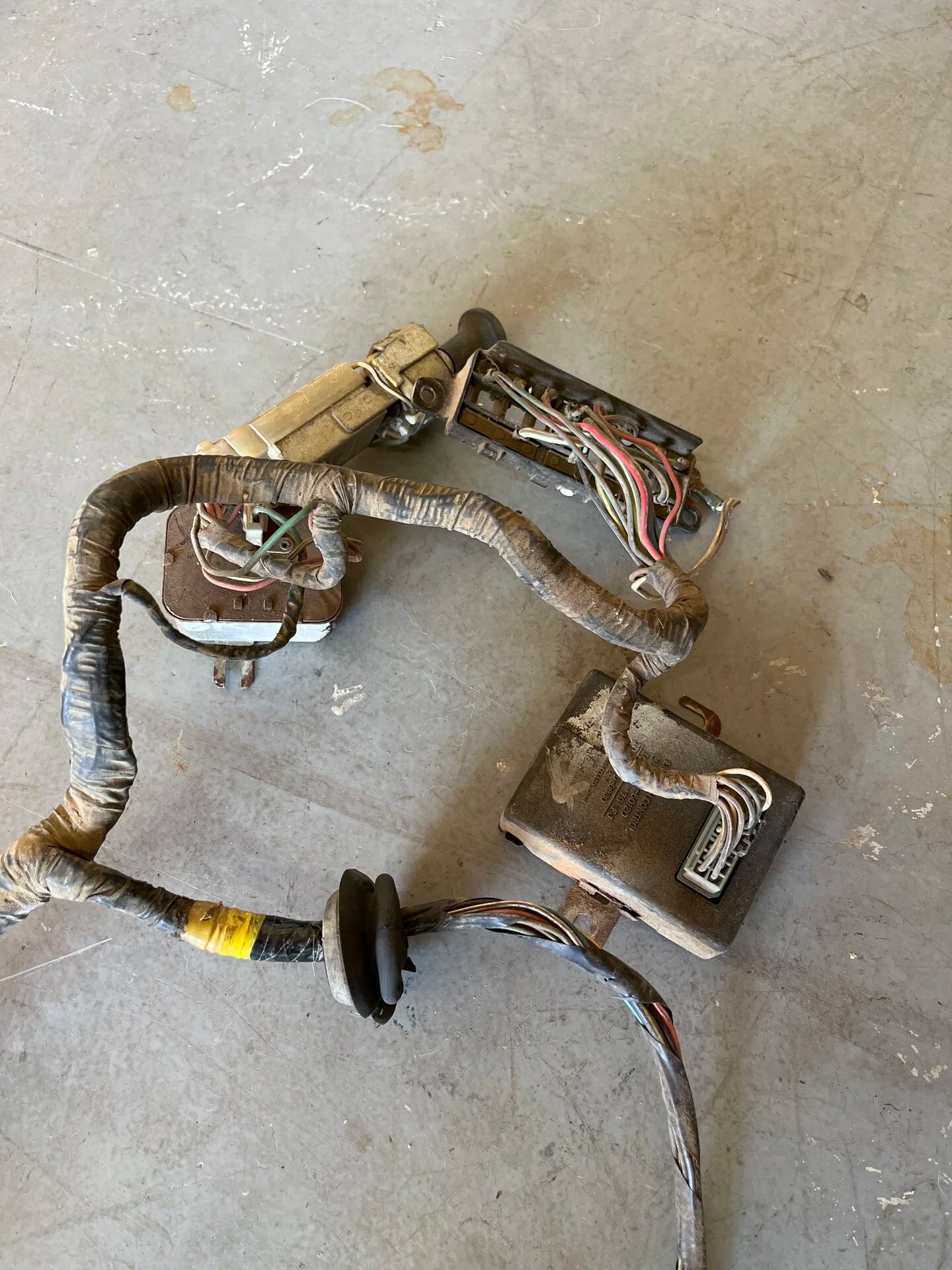 SOLD - FJ40 wire loom, ‘73? | IH8MUD Forum