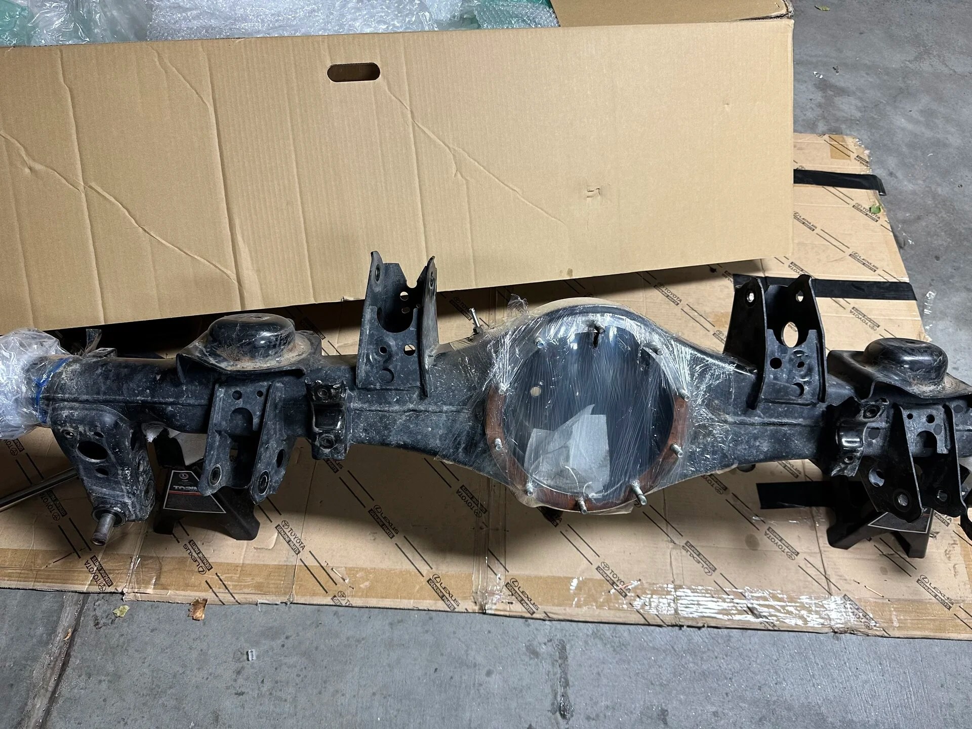 For Sale ABQ, NM 200series KDSSequipped Rear Axle Housing IH8MUD