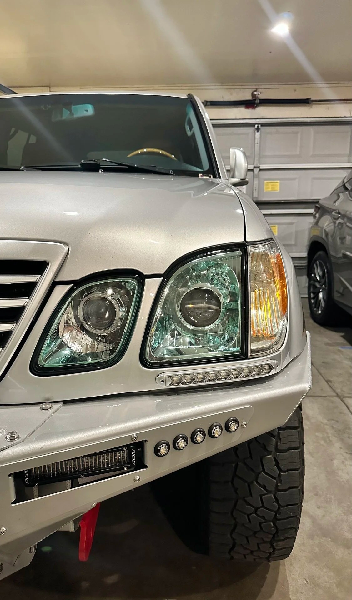 When did the Lexus LX470 switch to plastic headlights? | Page 2