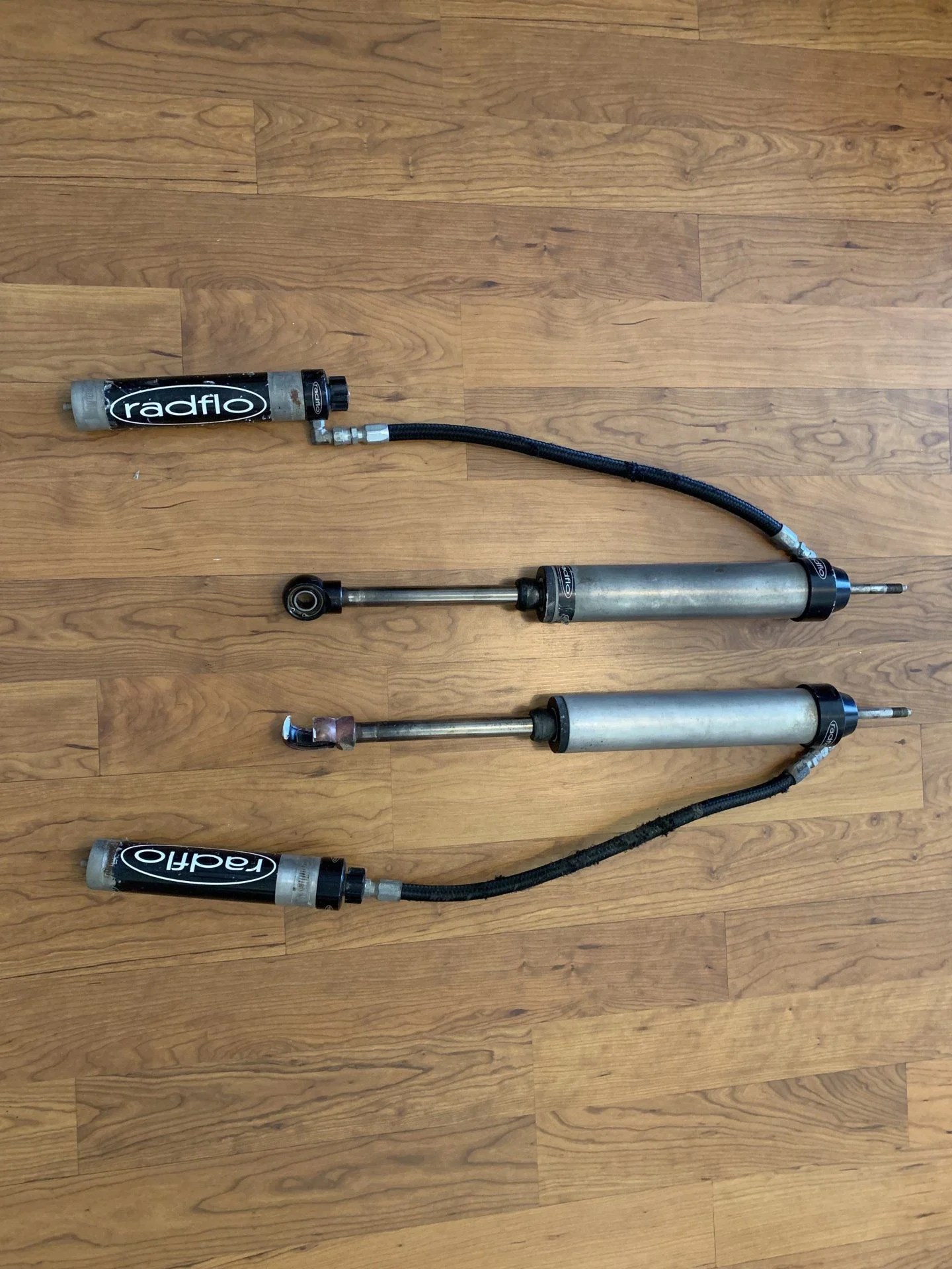 SOLD SOCAL 100 Series Radflo 2.5" Remote Res extended travel shocks 200 IH8MUD Forum