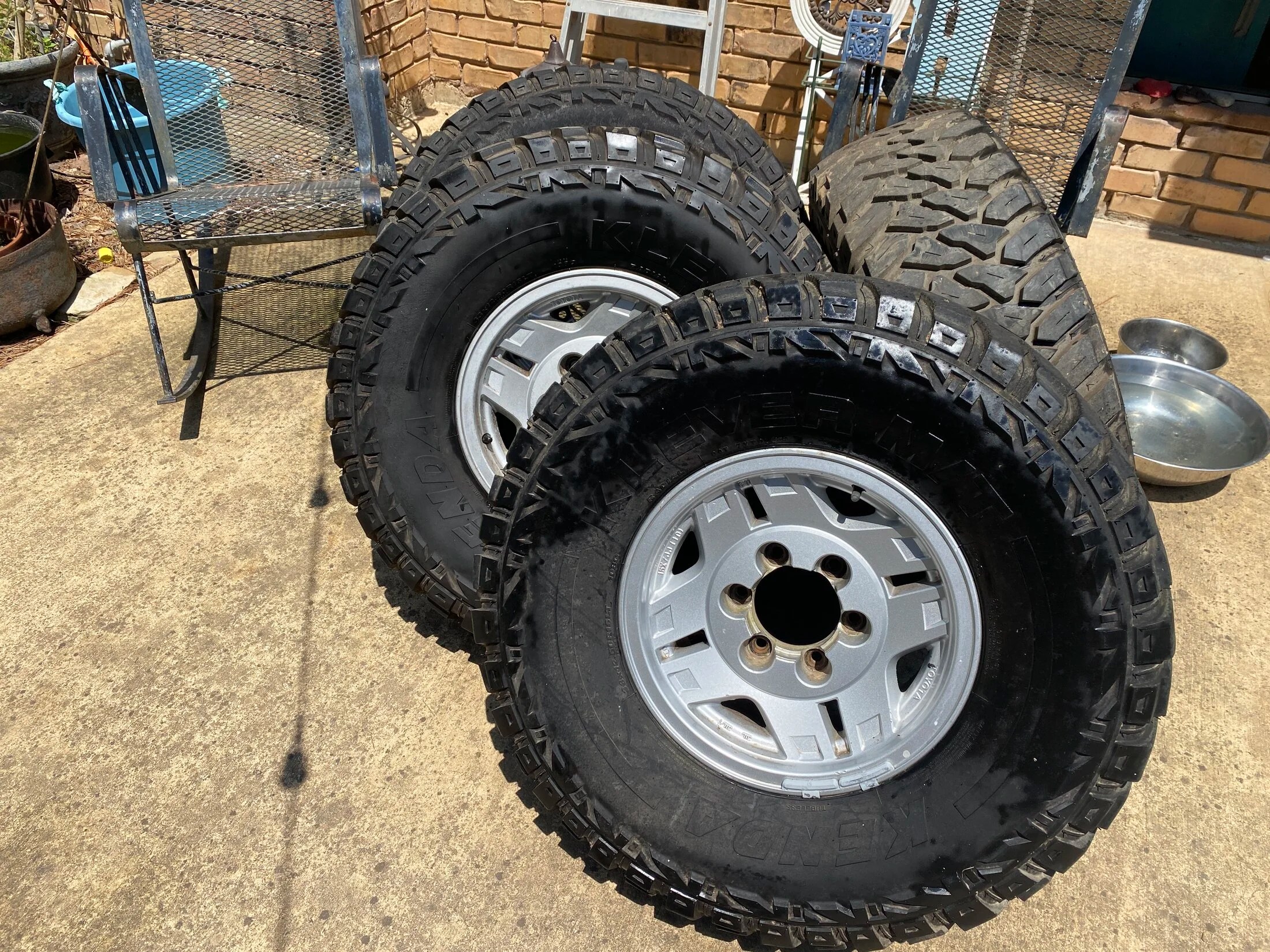 SOLD West Monroe, LA FJ80 15’ rims and tires. IH8MUD Forum