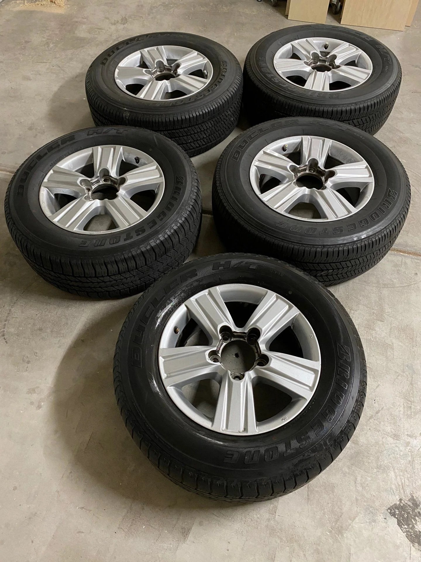 SOLD Las Vegas 5 Stock 200 Series Land Cruiser wheels