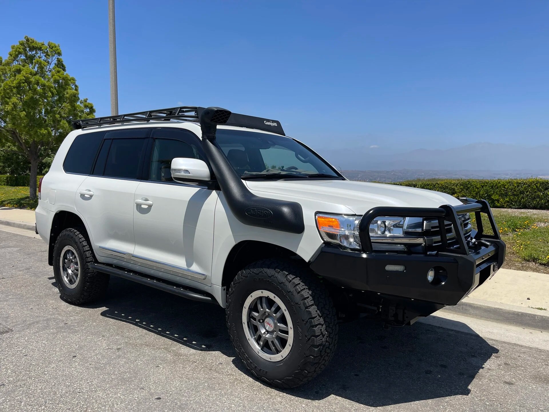 SOLD Rowland Heights 91748, CA 78,000 OBO 2016 Toyota Land Cruiser 200 Series LC200 55,508