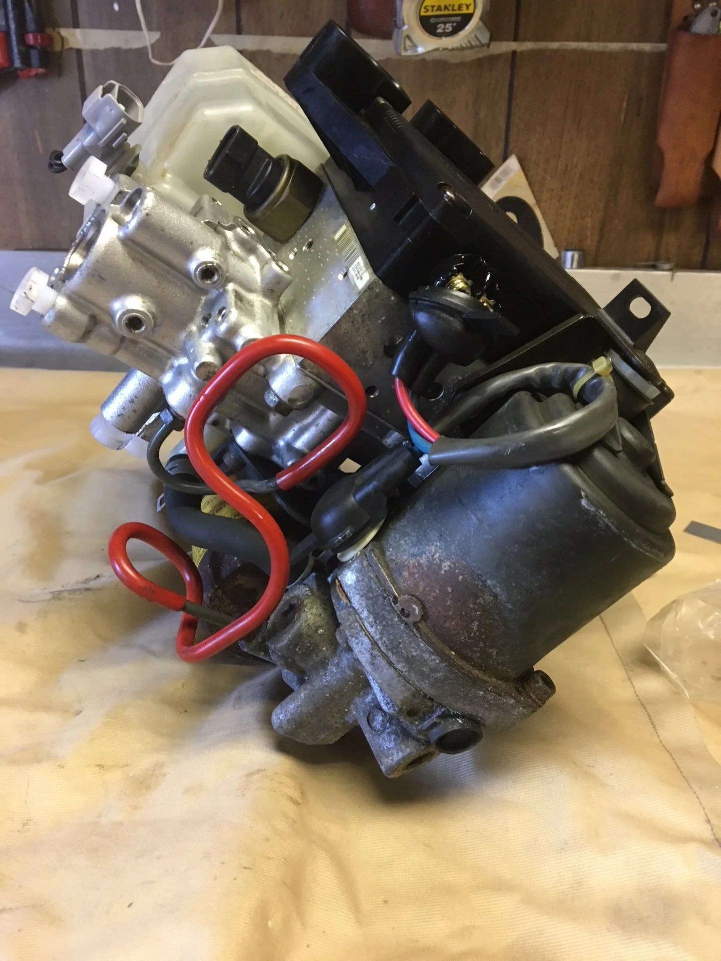 For Sale 0002 100 landcruiser (used) Master cylinder. Delmarva USA