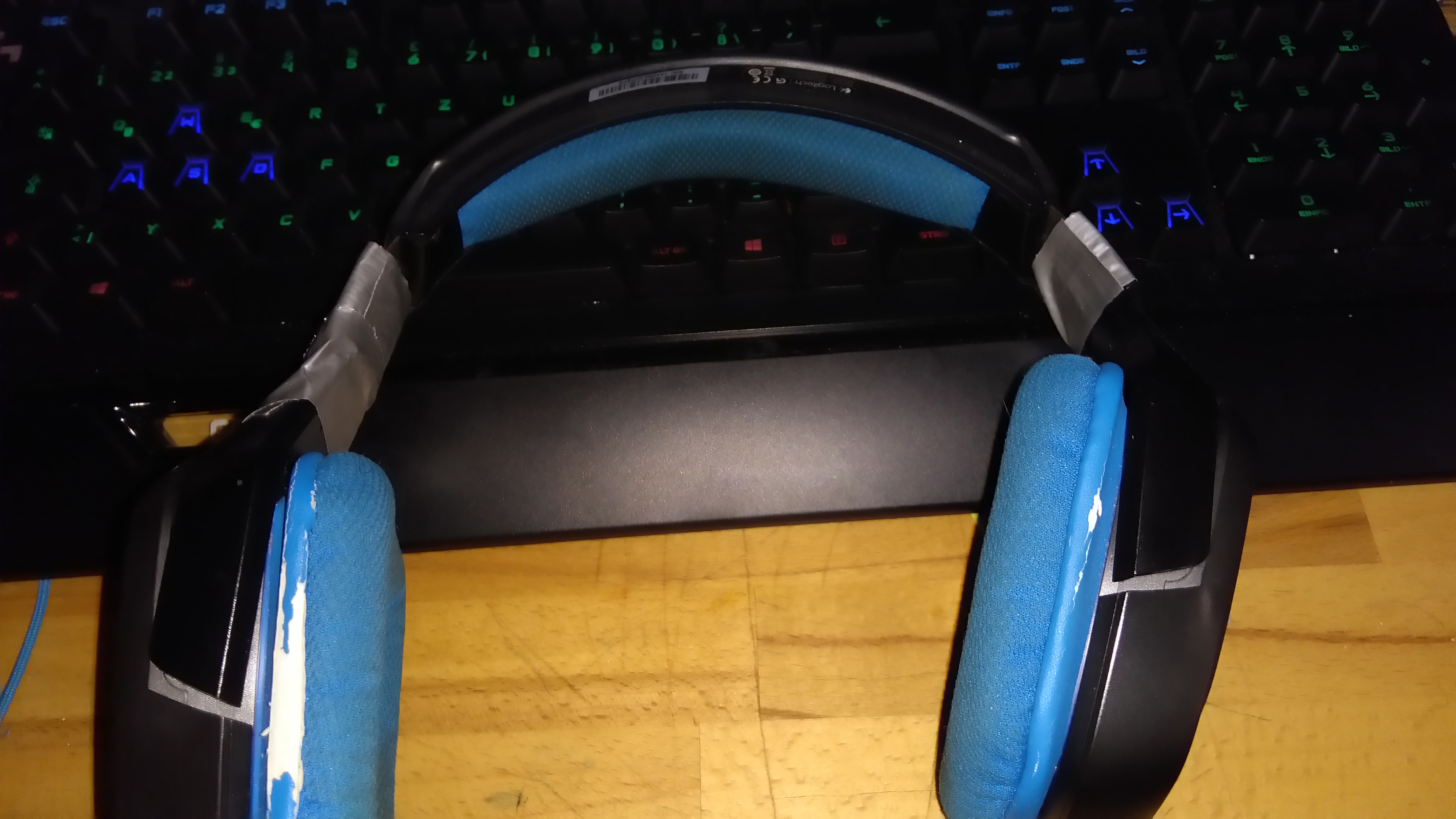 [solved] Need help with microphone crackling sound[linux] Headphones